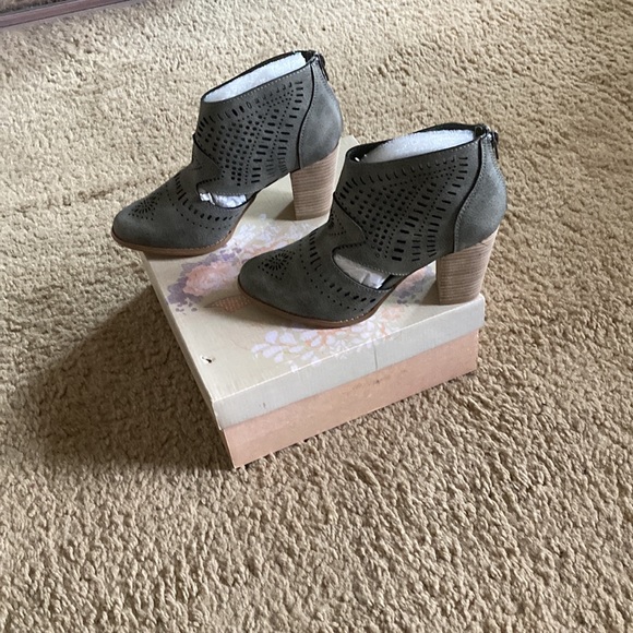 Hole In One - Picture 2 of 5